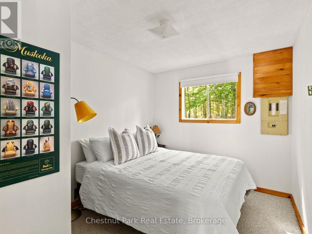 10 TAYLOR (26LM10) ISLAND, 