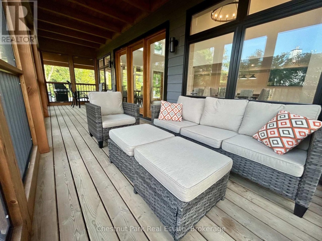 301 200 Anglo Street, South Muskoka Lake