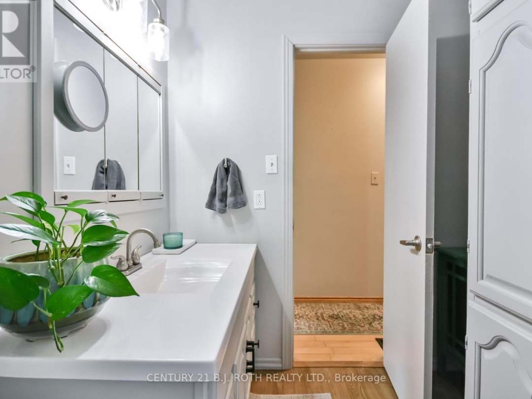 1039 DIVISION ROAD E, 
