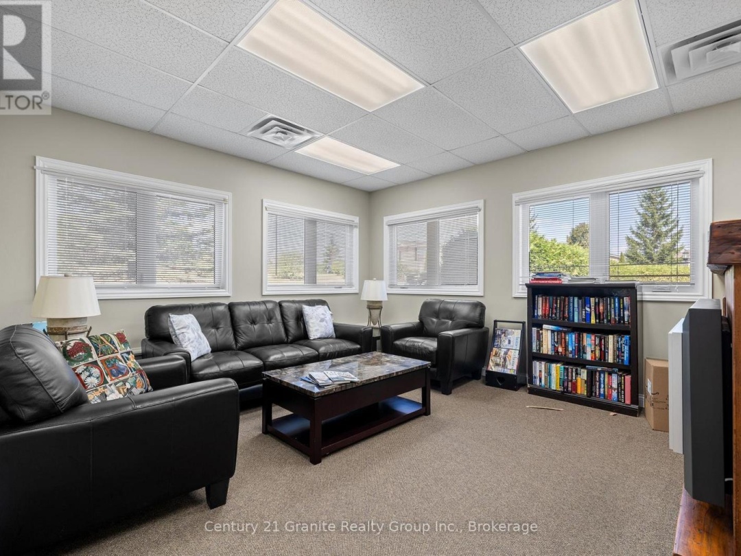 58 CREEKSIDE CIRCLE, 