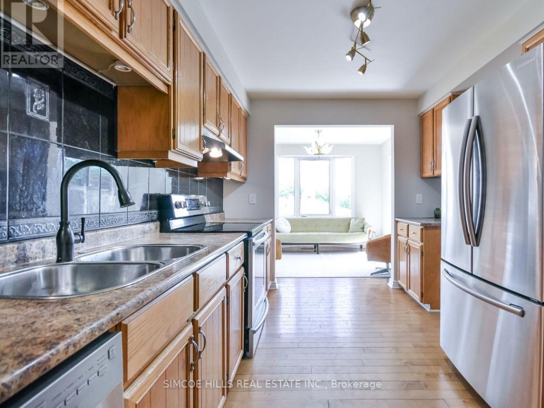40 LAURENTIAN LANE, 