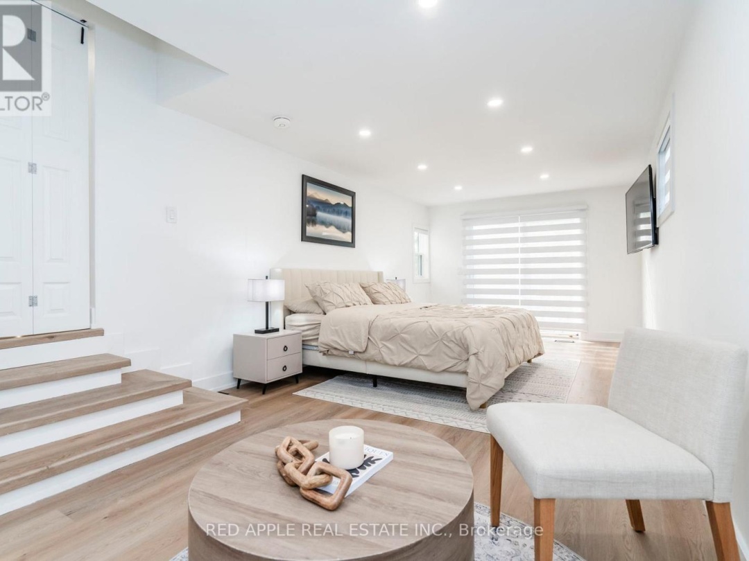 205 Hoyt Avenue, Georgian Bay