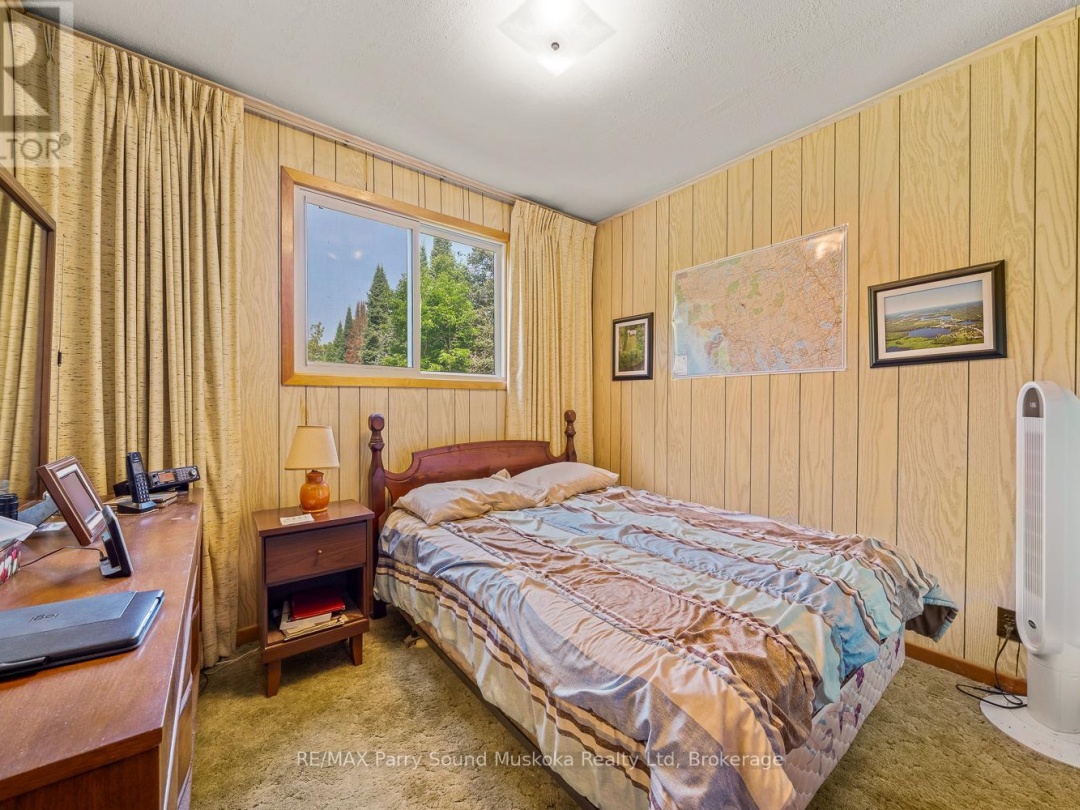 86 LAKESIDE CRESCENT, 
