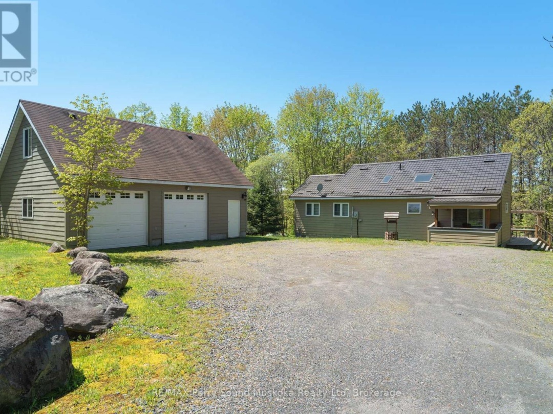 587 CENTRE ROAD, Manitouwabing Lake