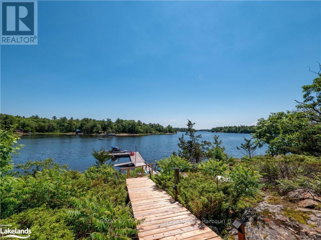 6932 Island 1810 / Bone Island, Georgian Bay