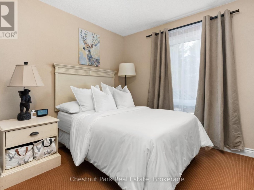 52 107 1235 Deerhurst Drive, Peninsula Lake
