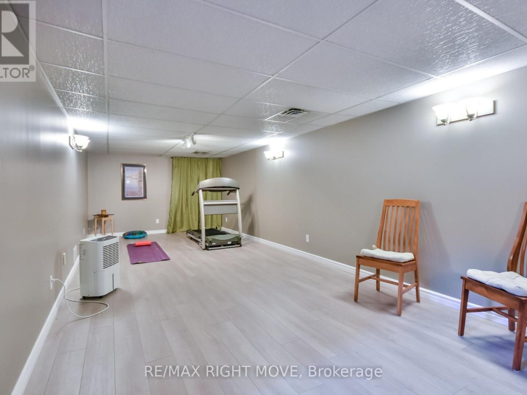 2009 MARCHMONT ROAD, 