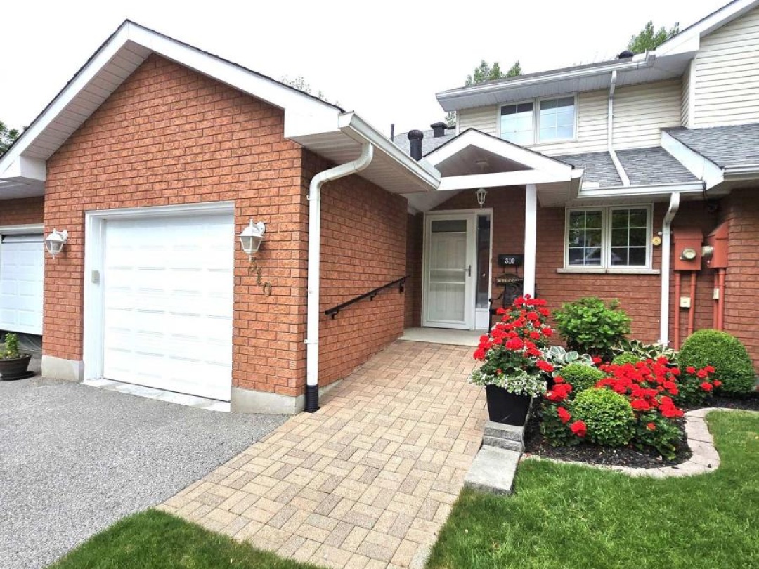 UNIT #310 - 30 MUSEUM DRIVE, 