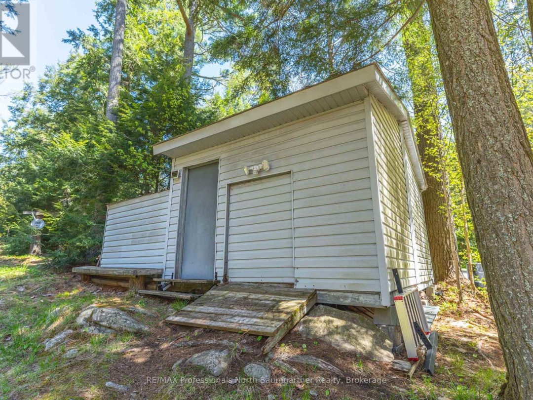 2766 Wilkinson Road, Kennisis Lake