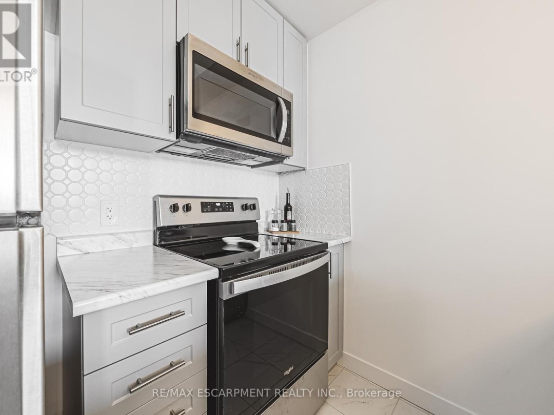 327 - 460 DUNDAS STREET E, 