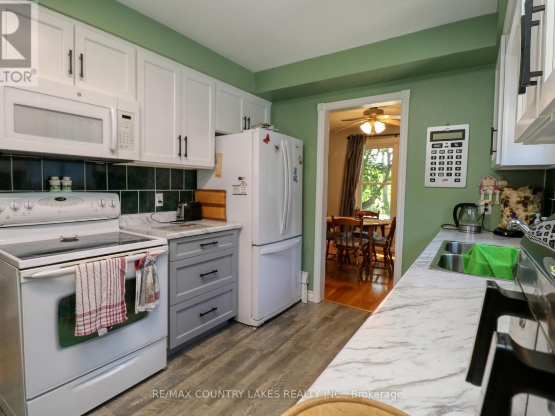 588 MAIN STREET E, 