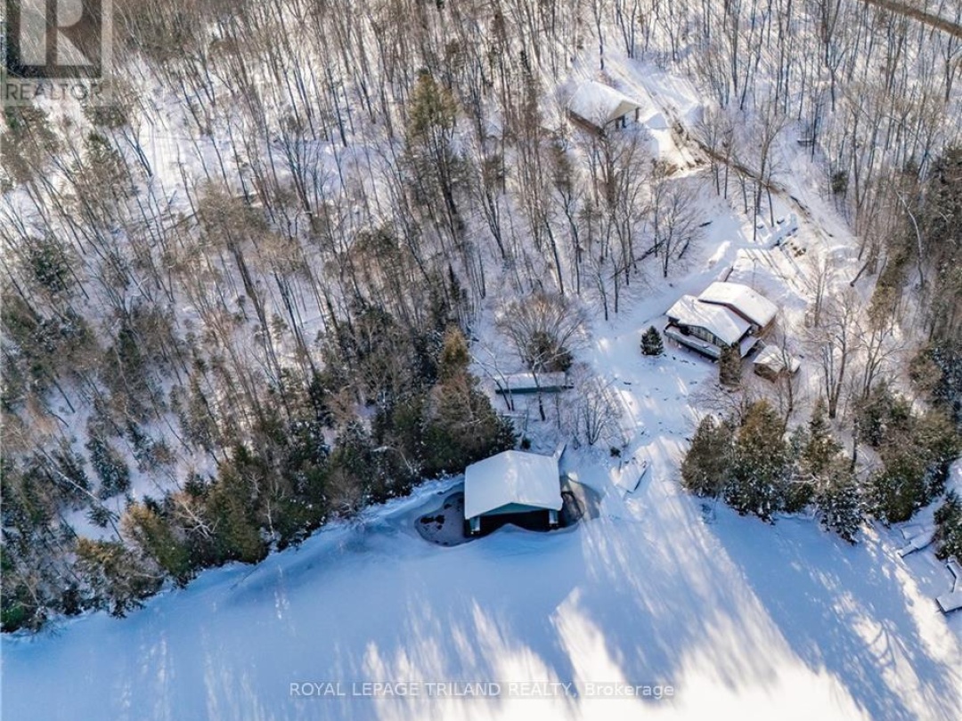 1094 Crumby Lake Rd, Algonquin Highlands