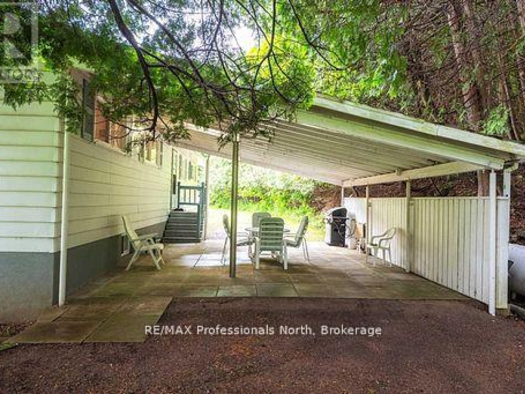 1981 HORSESHOE LAKE ROAD, Horseshoe Lake