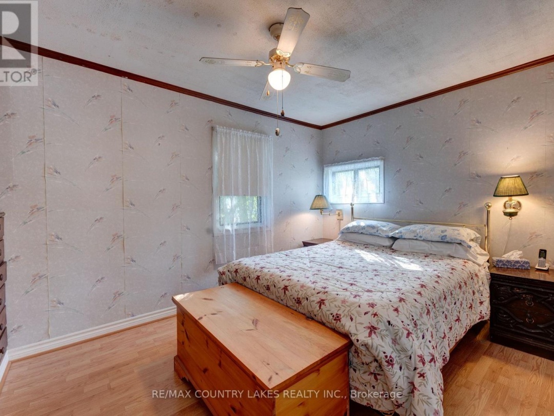 446 MAIN STREET E, 