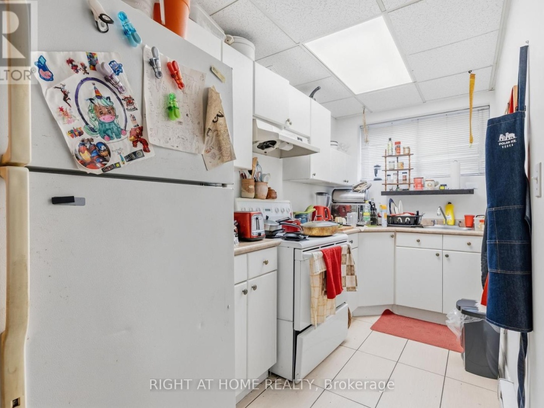 32 MATCHEDASH STREET N, 