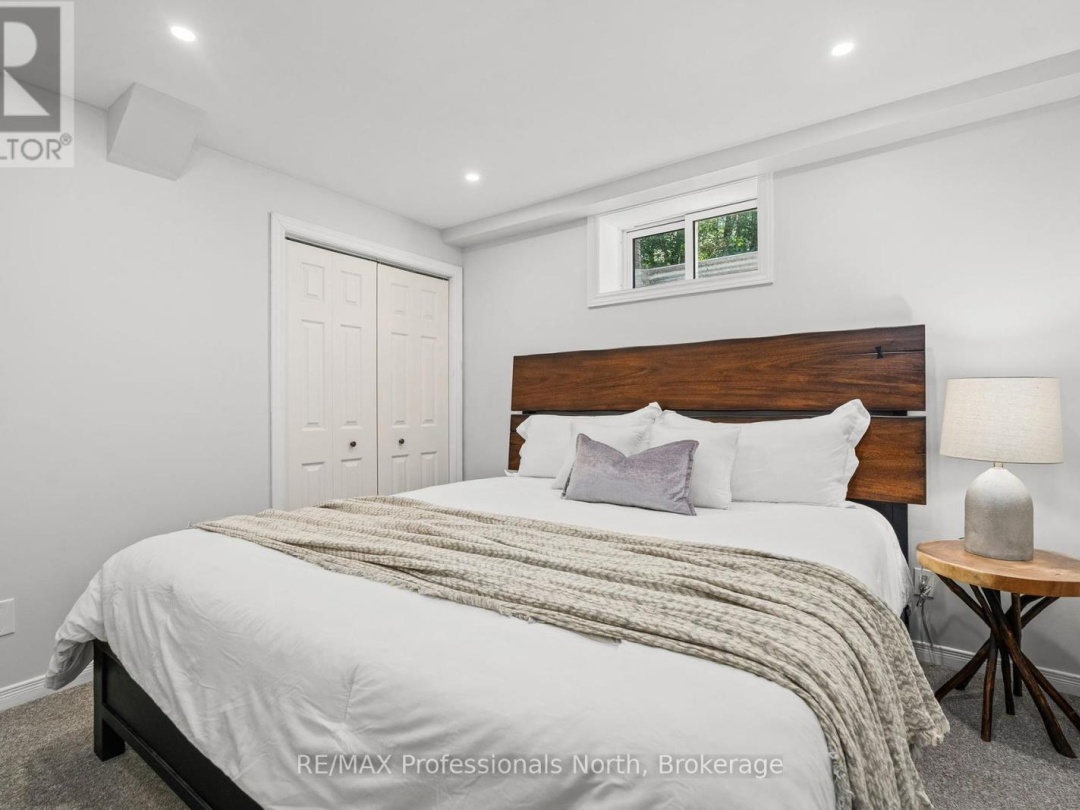 16 BROBST FOREST CRESCENT, 