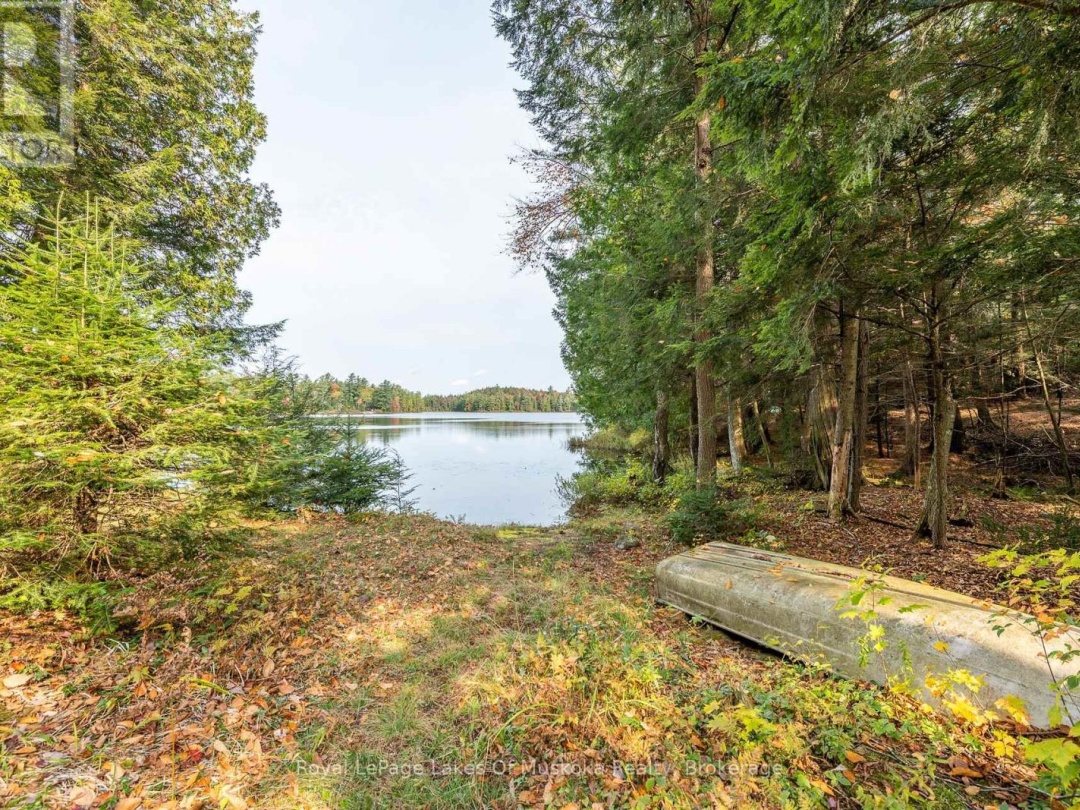 1086 South Toad Lake Road, Toad Lake