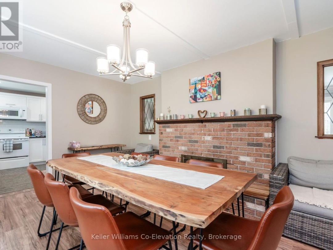 1467 ROSEMOUNT ROAD, 