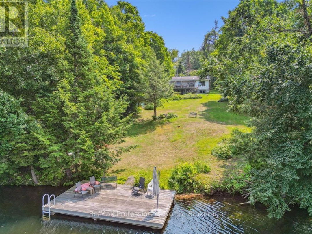 1042 RIVER HAVEN ROAD, Muskoka River