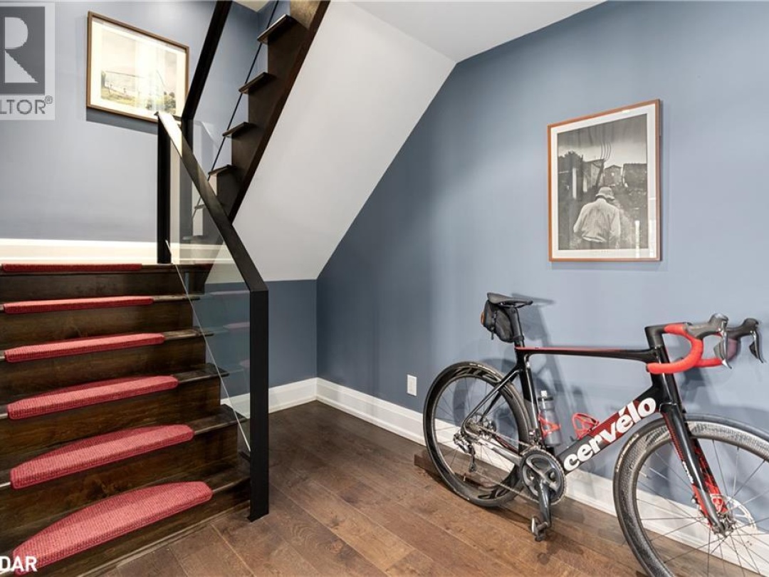 1043 FORTUNES Trail, 