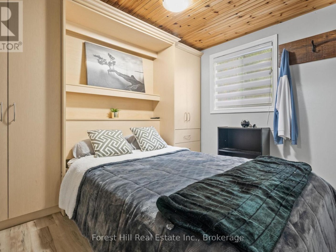1099 BRACKEN TRAIL, 