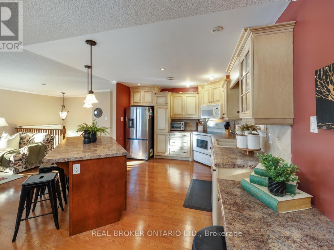 307 THE CAPTAIN'S CORNER, 