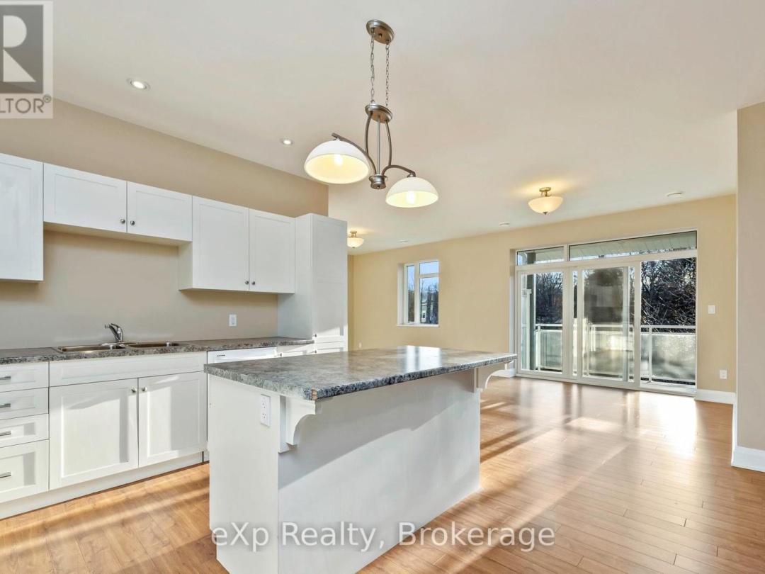 308 - 20D SILVER BIRCH COURT, 