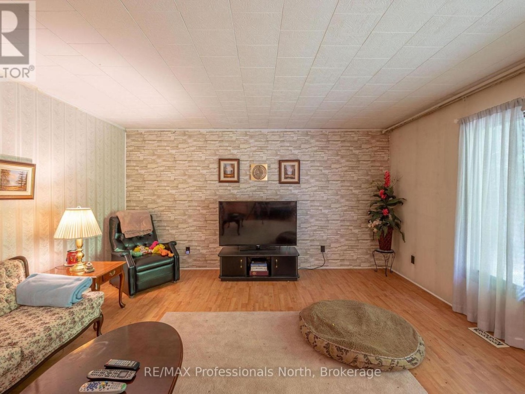 2499 KENNISIS LAKE ROAD, 