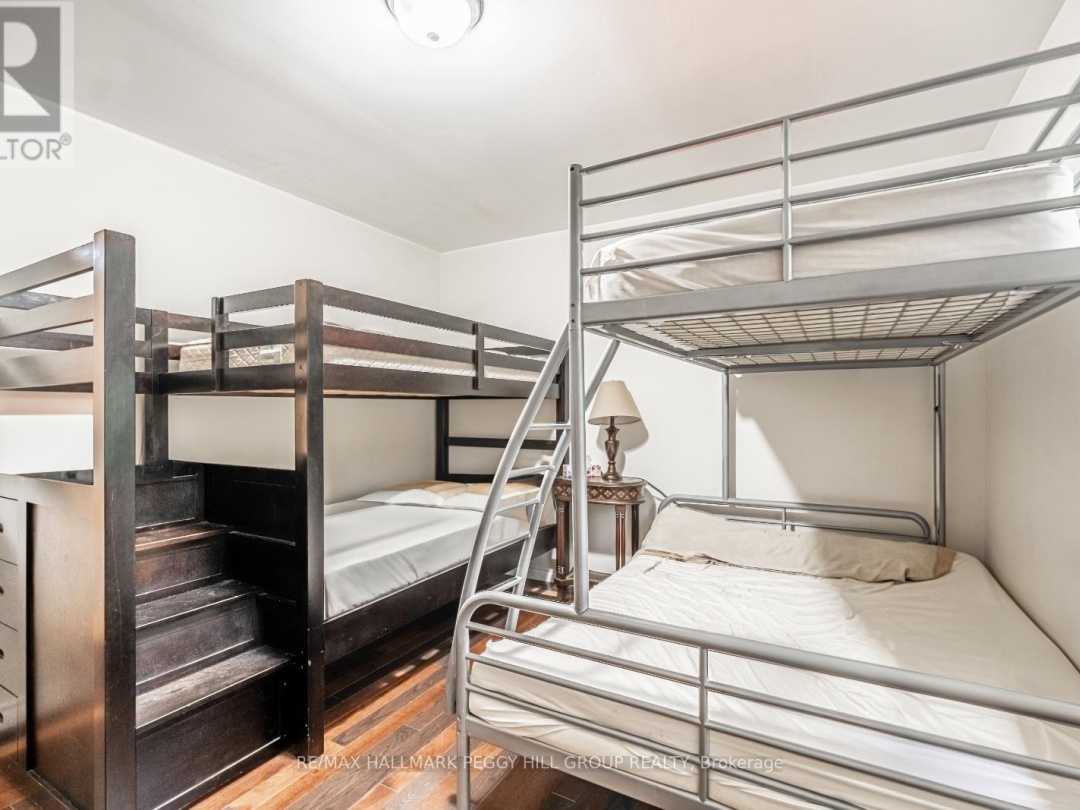 4 CLOVER COURT, 