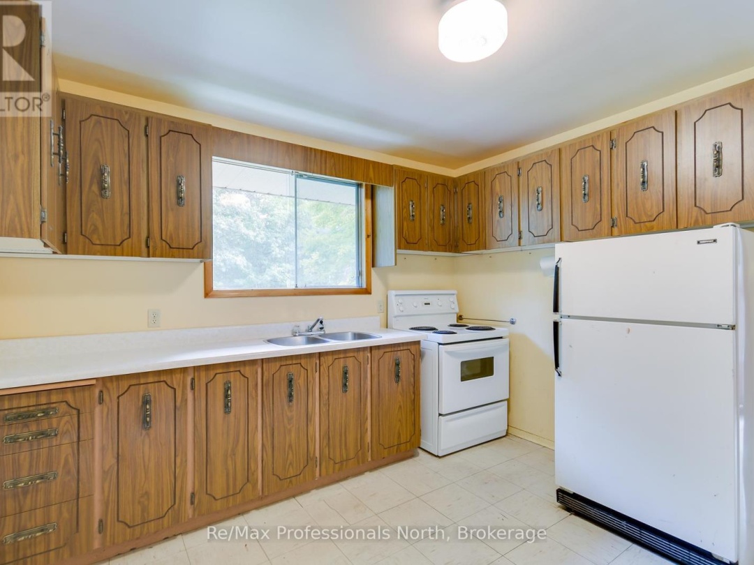 9 MACNAUGHTAN COURT, 