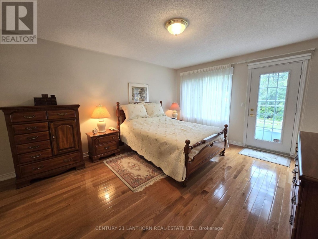 UNIT #310 - 30 MUSEUM DRIVE, 
