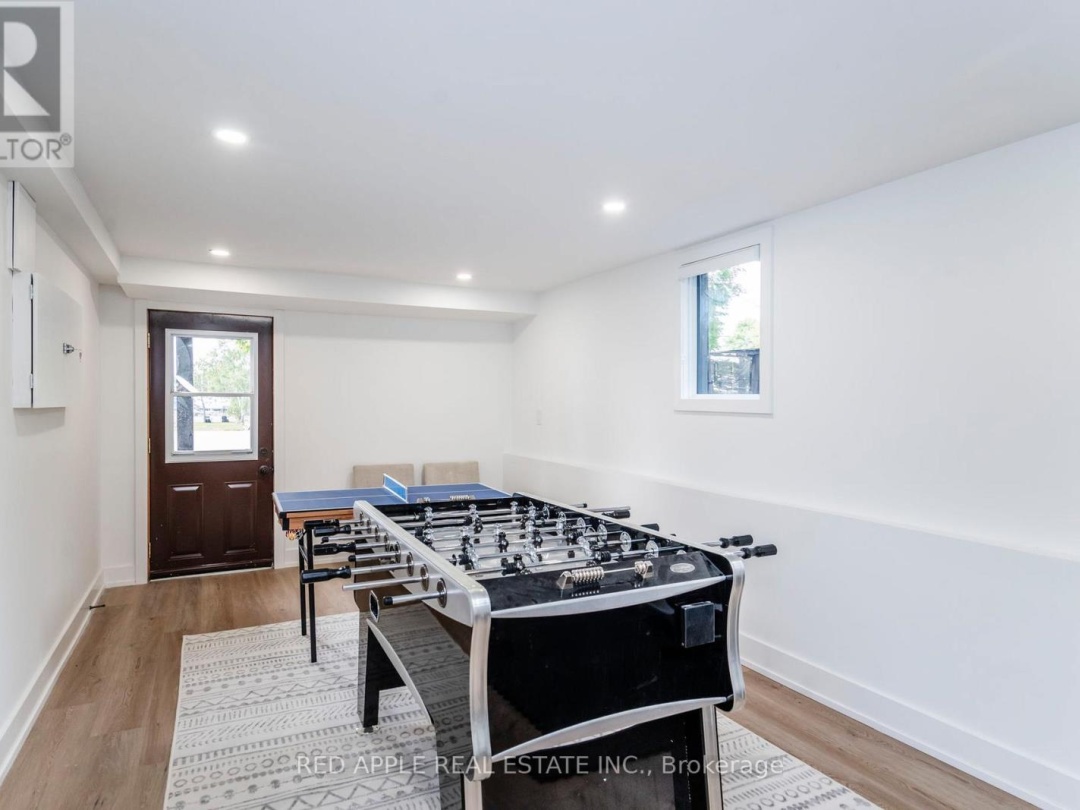 205 Hoyt Avenue, Georgian Bay