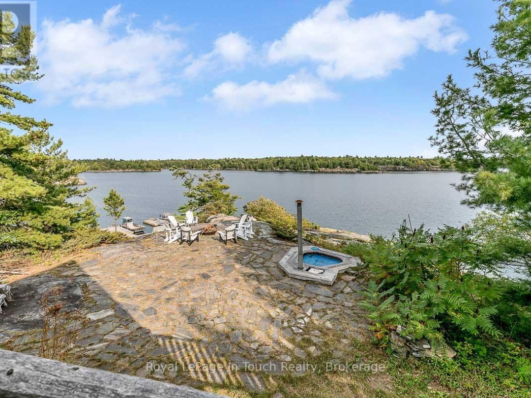 B686 8 Derbyshire Island, Georgian Bay