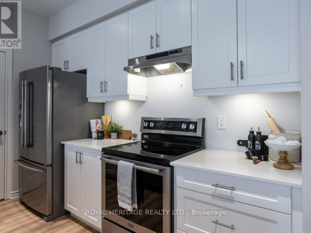 28 - 17 LAKEWOOD CRESCENT, 