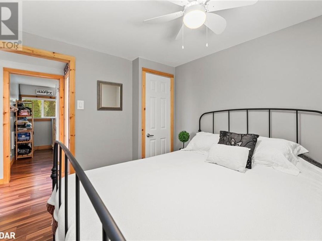 104 Fulsom Crescent, Dalrymple Lake