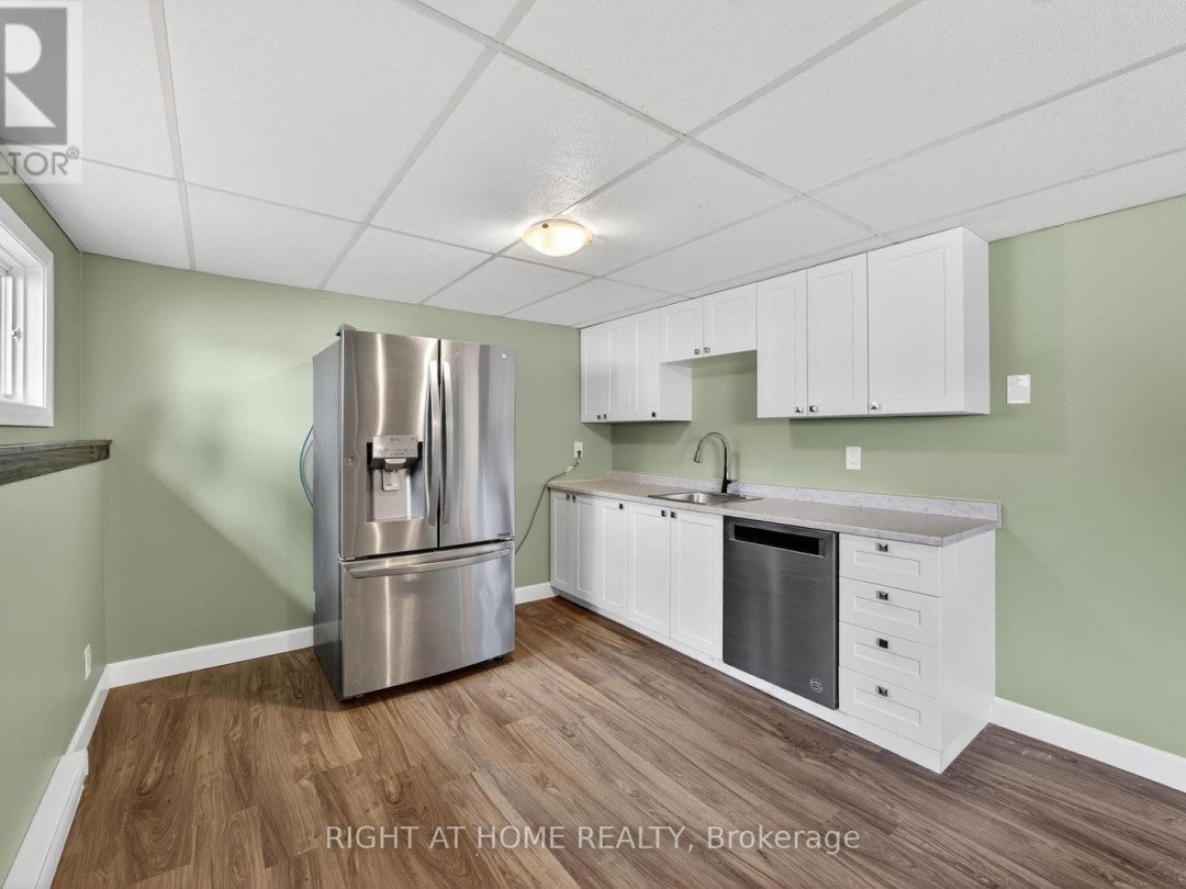 112 BORLAND STREET E, 