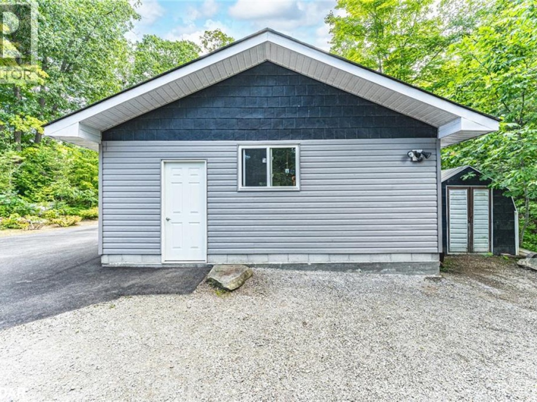 36 MEADOWS Avenue, 