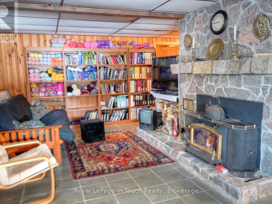 476 Hungry Bay Road E, Six Mile Lake