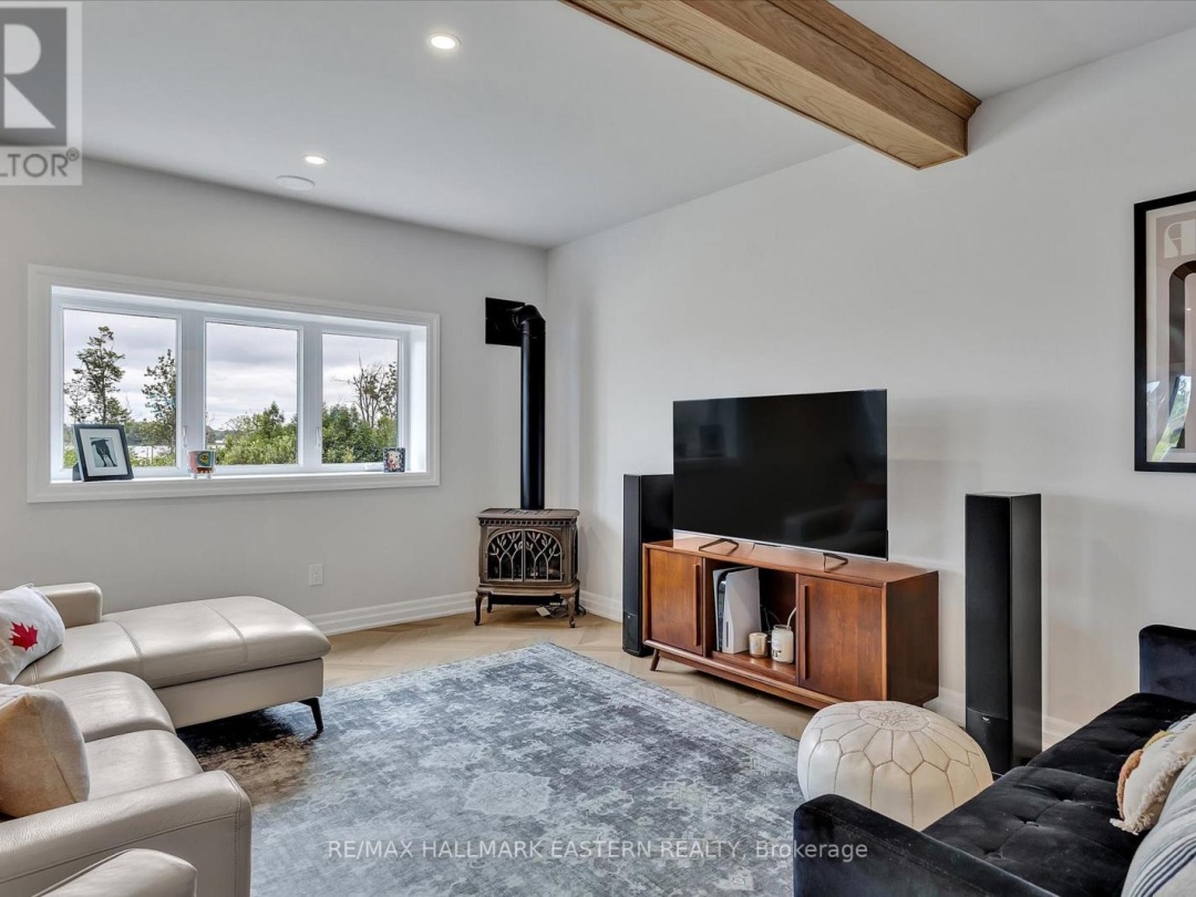 35 LAKEVIEW CRESCENT, 