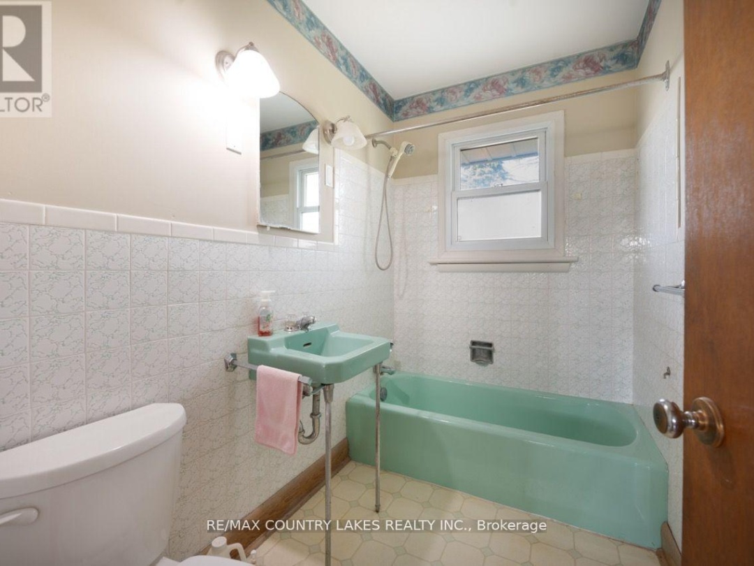 895 HIGHWAY 7 ROAD, 