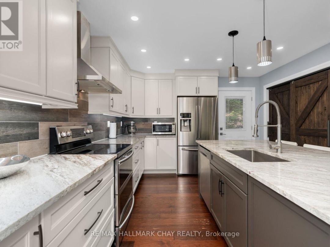 1 IROQUOIS RIDGE,