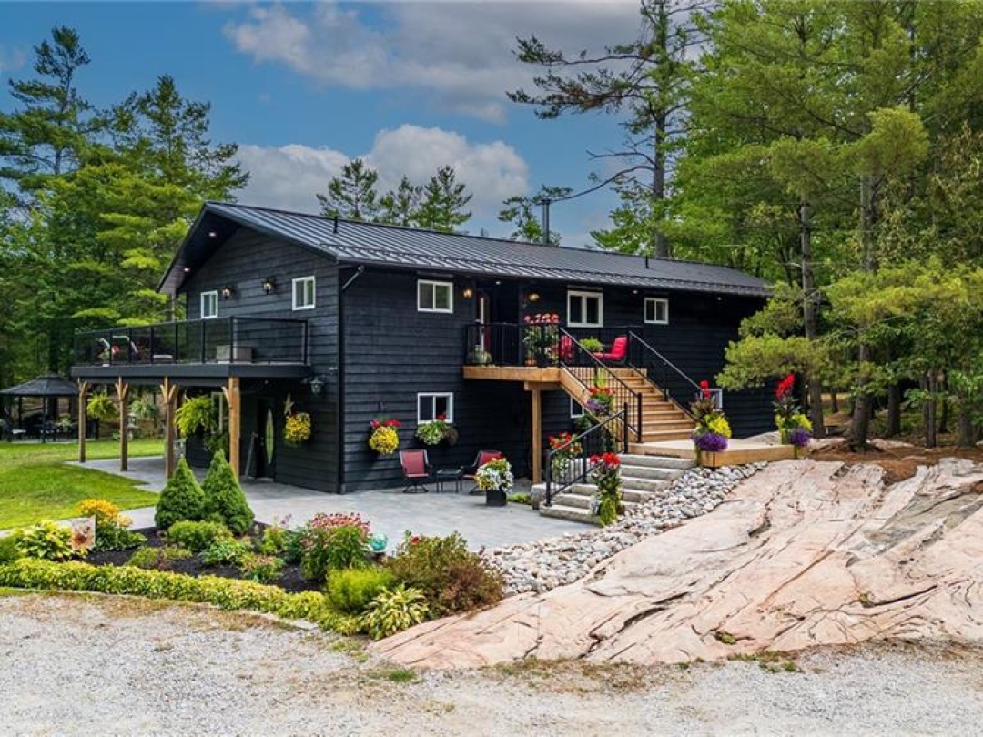 3193 MUSKOKA Street, 