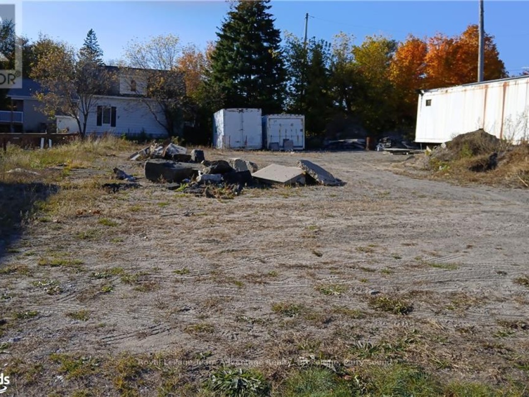 82 Church Street, Parry Sound