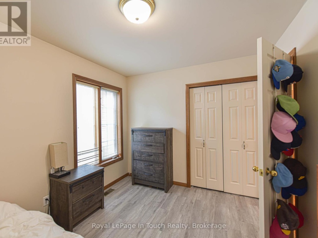 5 EARLS COURT, 