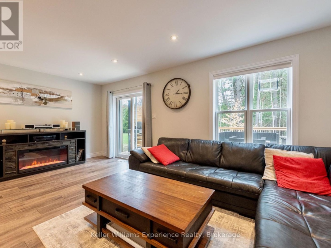 31 NICOLE PARK COURT, 