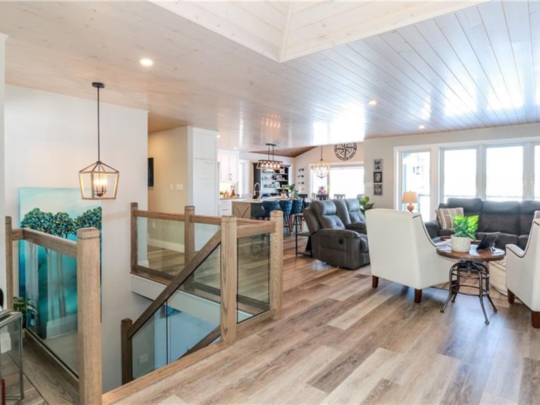 241 Eight Mile Point Road, Lake Simcoe