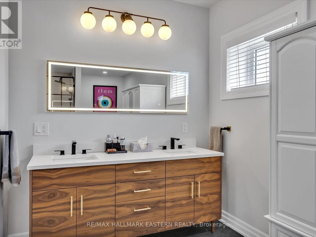 35 LAKEVIEW CRESCENT, 