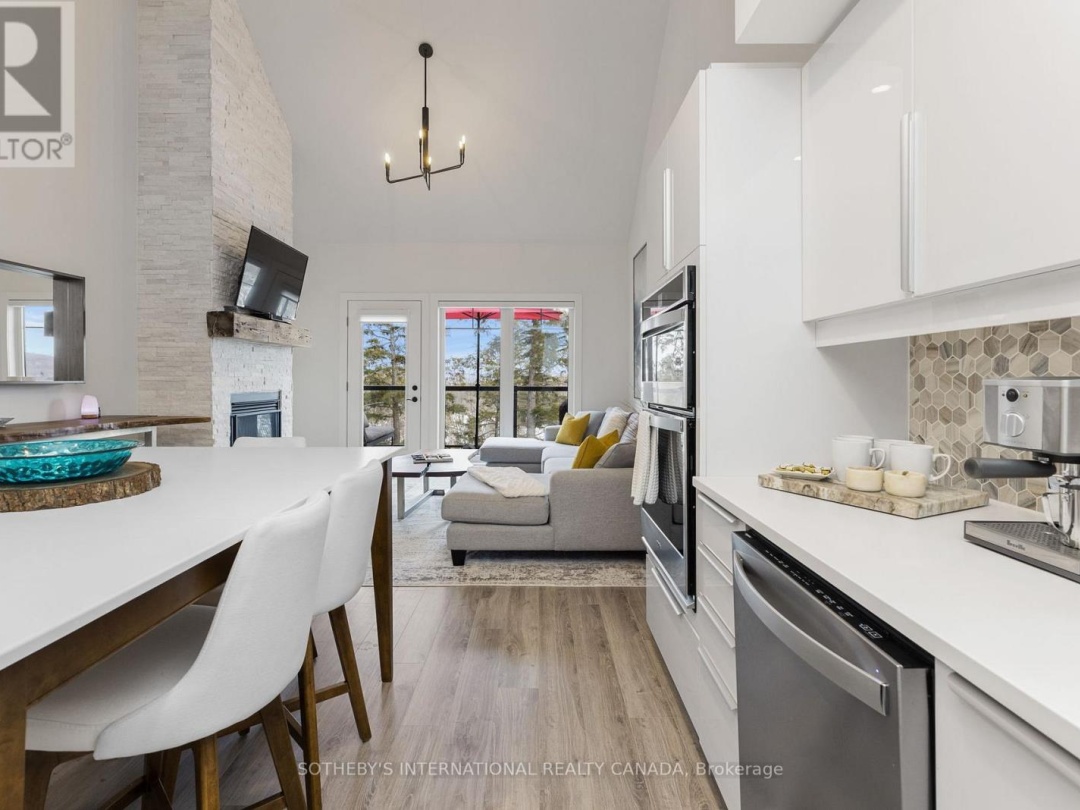 302 - 3 TREE TOPS LANE, Peninsula Lake