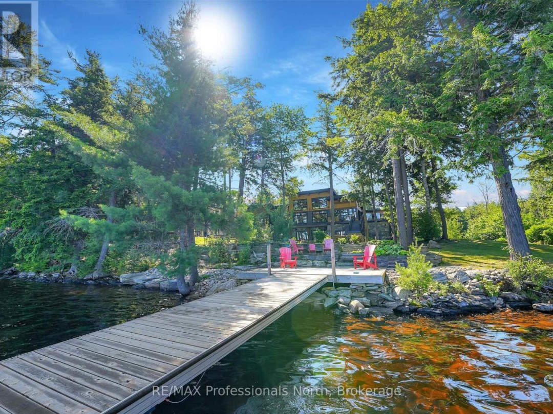 1046 LONE WOLF CRESCENT, 