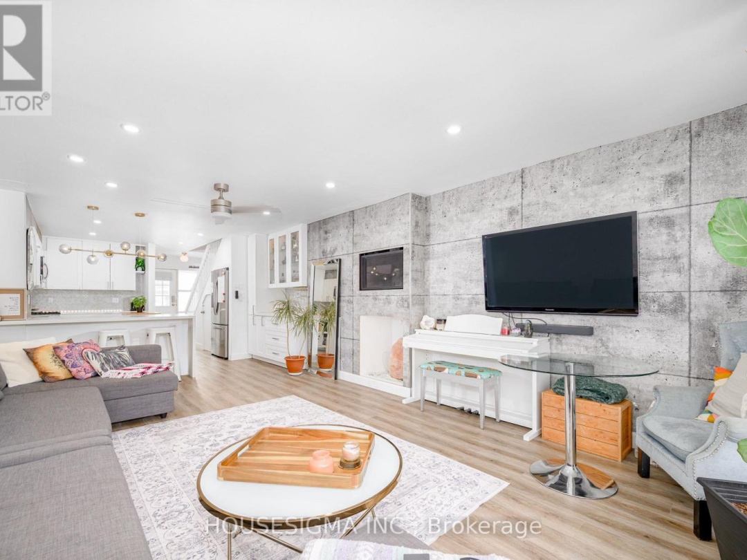 19 - 4 PARADISE BOULEVARD, 